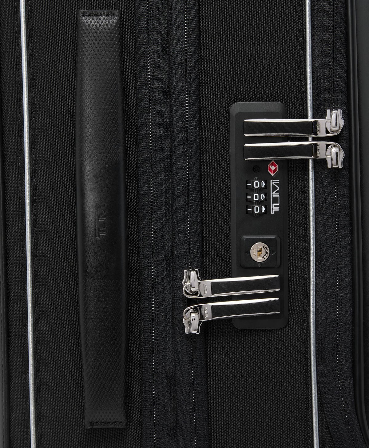 Arriv&eacute; Dual Access Expandable Cabin
