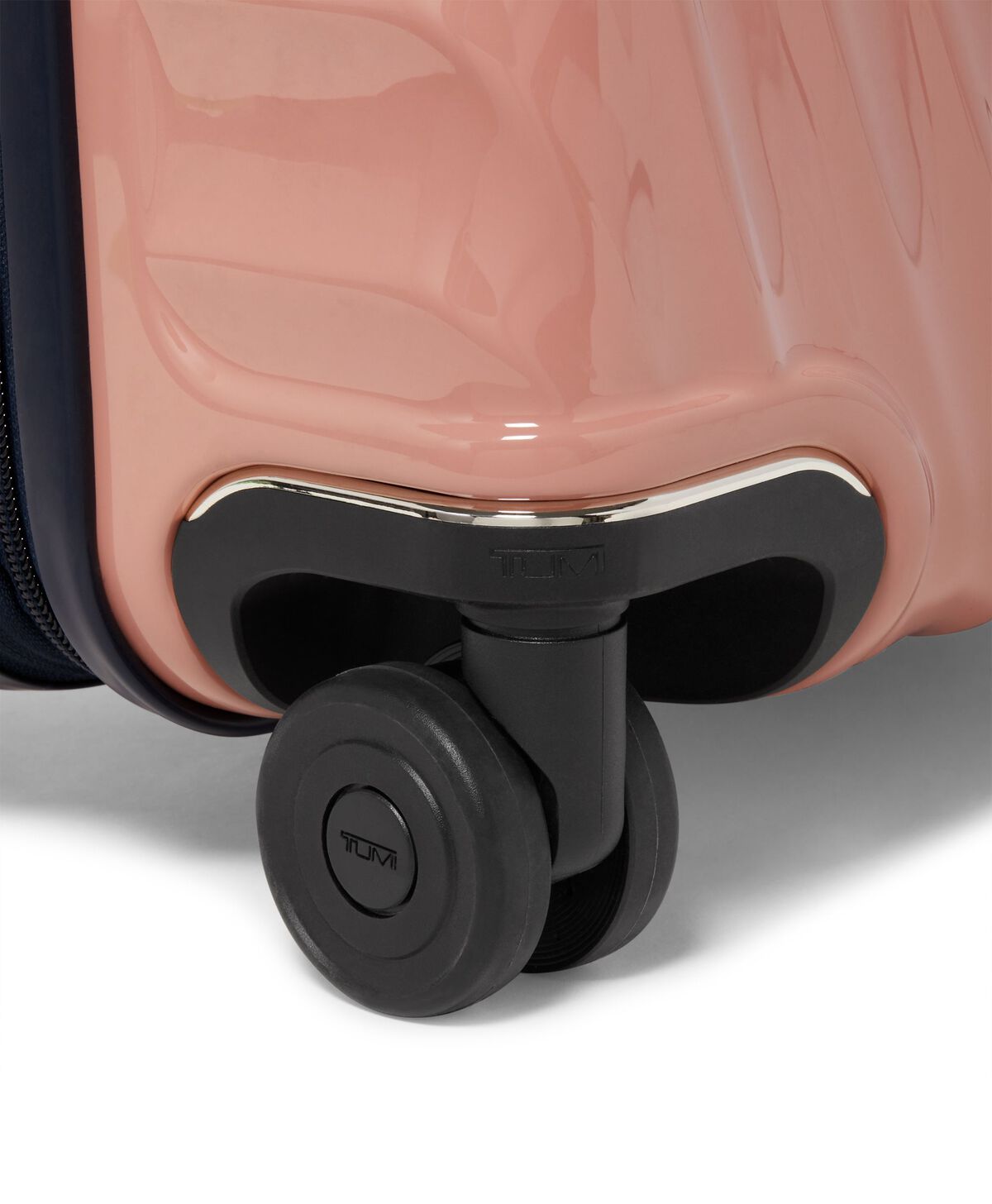 Tumi 19 Degree INTL EXP 4 WHL C/O  Blush/Navy Liquid Print