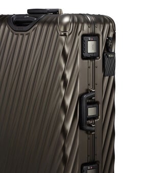 Koffer auf 4 Rollen für lange Reisen 19 Degree Aluminum